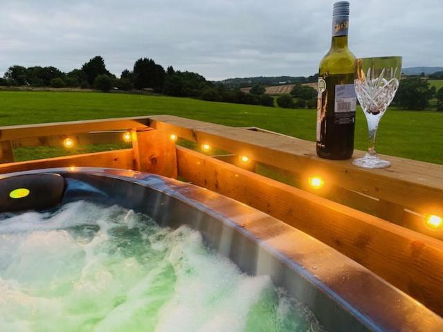 Burtree House & Retreats Tipi With Secluded Hot Tub Hotel Thirkleby Exterior photo