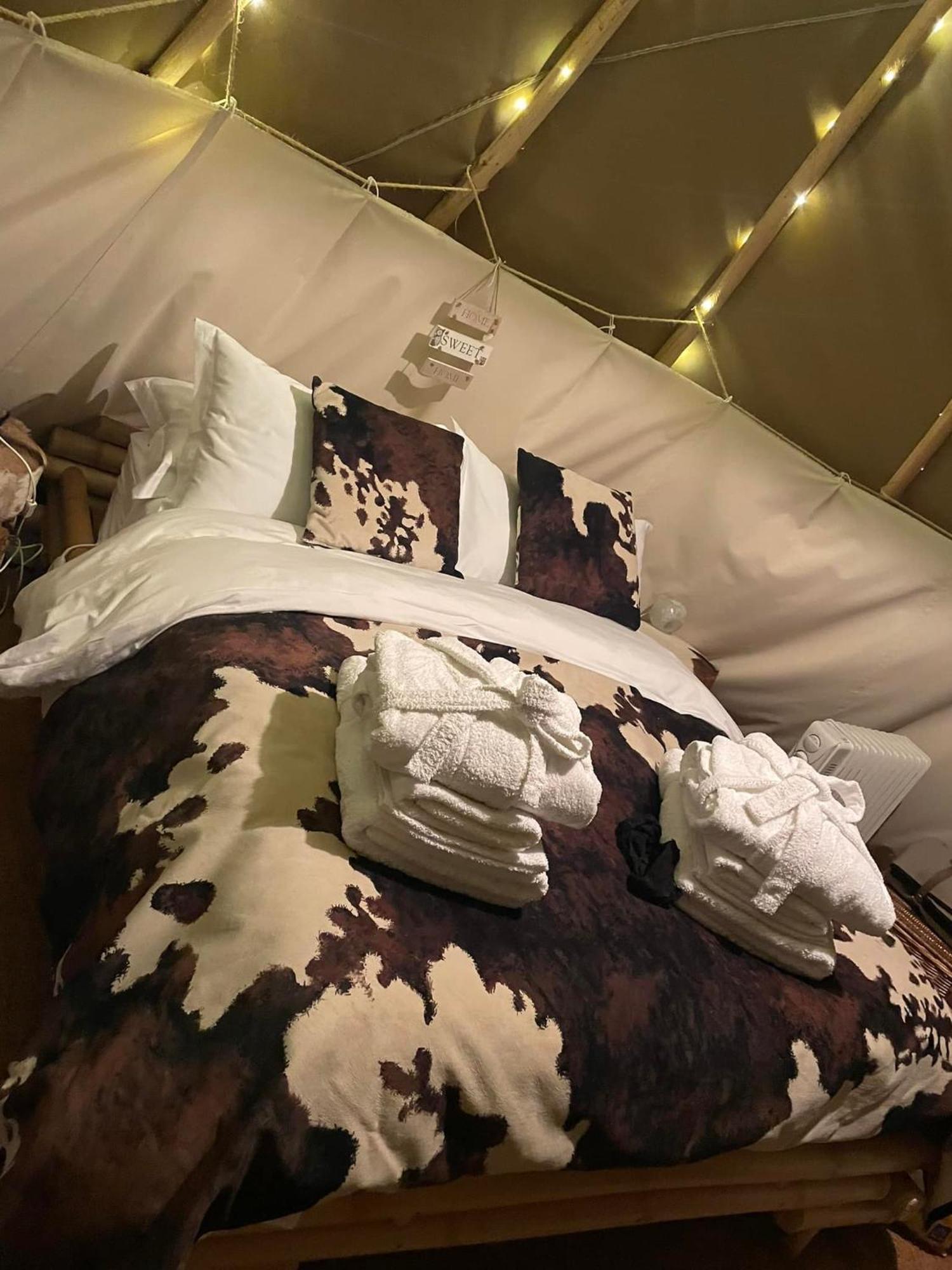 Burtree House & Retreats Tipi With Secluded Hot Tub Hotel Thirkleby Exterior photo