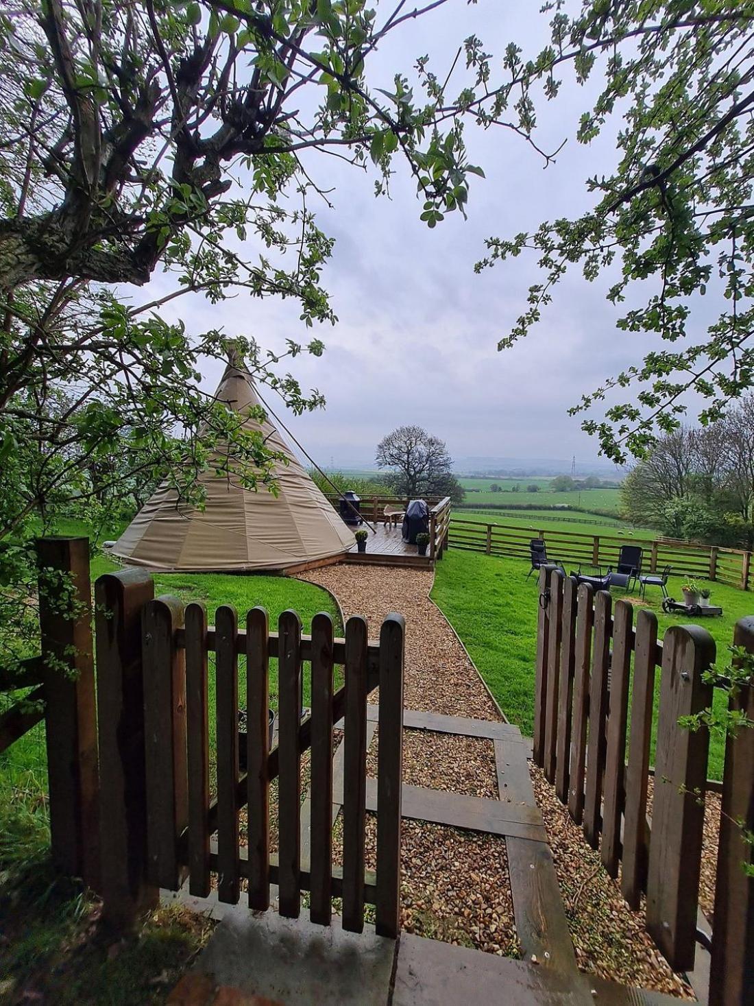 Burtree House & Retreats Tipi With Secluded Hot Tub Hotel Thirkleby Exterior photo